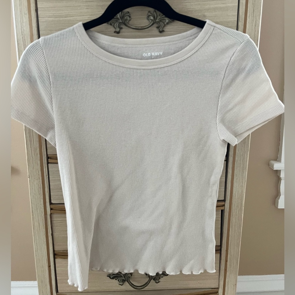 Cropped cream top